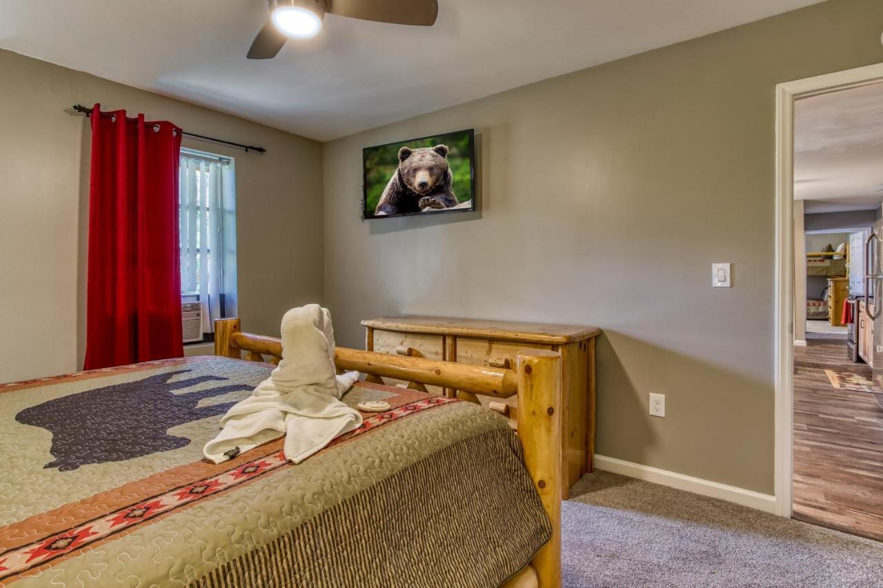 סביירוויל Fun & Games By Honeybearcabins 2Br/1Ba Sleeps 7 מראה חיצוני תמונה